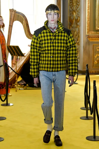 Look 44